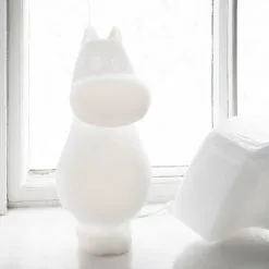 Moomin Lights Leuchte Mumin, Mittelgroß 11 Moomin Lights Leuchte Mumin, Mittelgroß -Kinfill Verkäufe 17 FeelisHelsinki iso