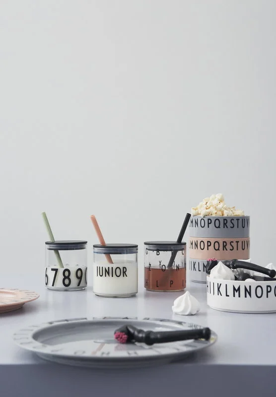 Design Letters Deckel Mit Trinkhalm, Schwarz 6 Design Letters Deckel Mit Trinkhalm, Schwarz – Bild 4