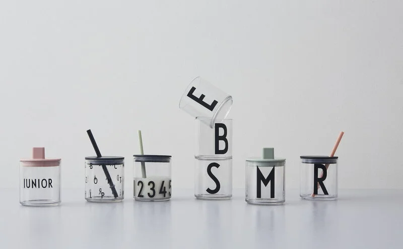 Design Letters Deckel Mit Trinkhalm, Schwarz 4 Design Letters Deckel Mit Trinkhalm, Schwarz – Bild 2