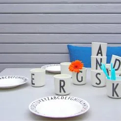 Design Letters Arne Jacobsen Melamintasse A–Z -Kinfill Verkäufe 42DesignLetters iso
