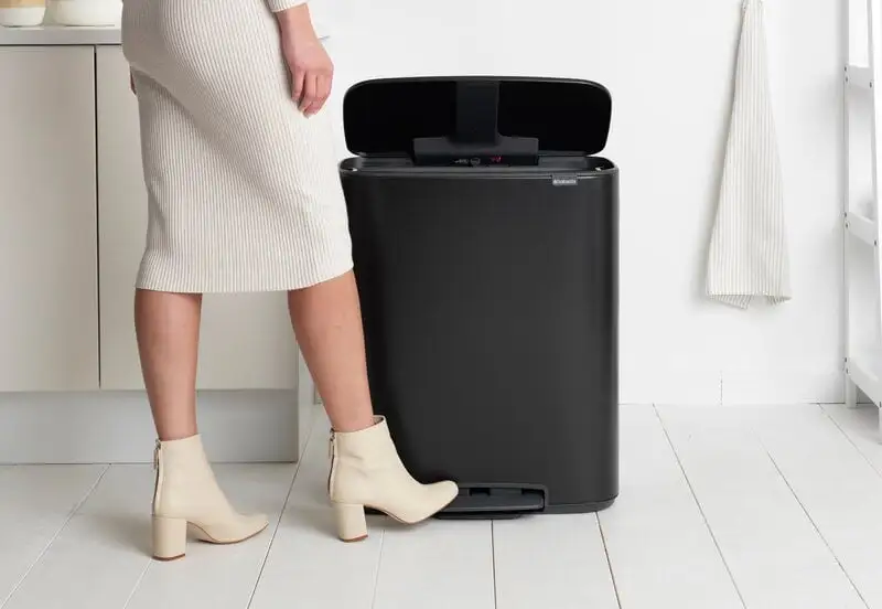 Brabantia Bo Tretmülleimer 60 L, Mattschwarz 4 Brabantia Bo Tretmülleimer 60 L, Mattschwarz – Bild 2