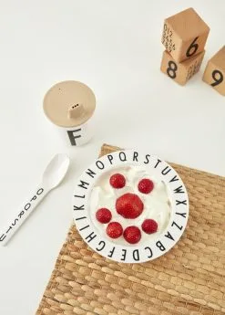 Design Letters Arne Jacobsen Kindertasse, Ecozen, A–Z -Kinfill Verkäufe Cuptableware ecozen 1