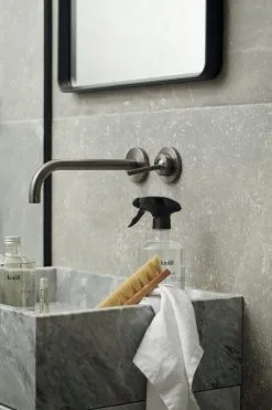 Kinfill Mehrzweckreiniger, Nachfüllpackung, 2er-Set, Pine Husk -Kinfill Verkäufe Kinfill Mood shot C Brian Buchard 012 5