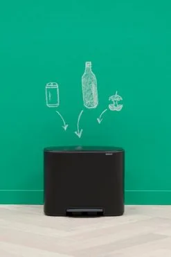 Brabantia Bo Pedal Bin 11 + 23 L, Mattschwarz 9 Brabantia Bo Pedal Bin 11 + 23 L, Mattschwarz -Kinfill Verkäufe Mood Shot 121463 121227 121104 09 Bo Pedal Bin 3840x5760px 6 NR 12442