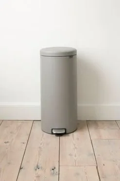 Brabantia Treteimer NewIcon 30 L, Sense Of Luxury, Grau -Kinfill Verkäufe NewIcon Pedal Bin 30L Mineral Concrete Grey 8710755119187 Brabantia 300dpi 3840x5760px 6 NR 14250