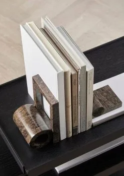 Woud Booknd Buchstütze, 2 Stück, Brauner Marmor -Kinfill Verkäufe WOUD AW22 BOOKND 2