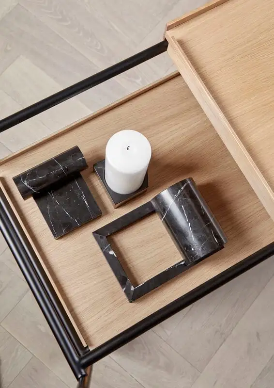 Titelseite -Kinfill Verkäufe WOUD AW22 BOOKND TRAY JEU DE DES 1