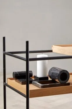 Woud Booknd Buchstütze, 2 Stück, Schwarzer Marmor -Kinfill Verkäufe WOUD AW22 BOOKND TRAY JEU DE DES 2