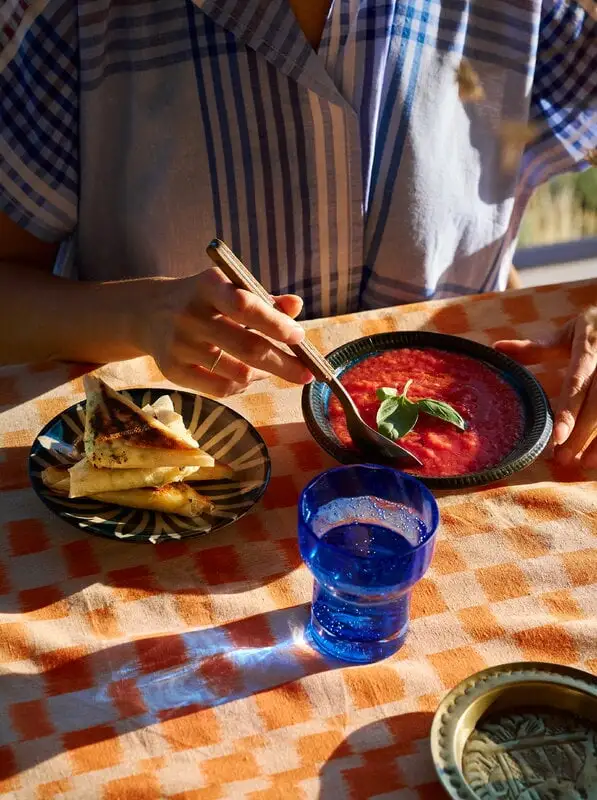 Gestalten A Spoonful Of Sun: Mediterranean Cookbook For All Seasons 4 Gestalten A Spoonful Of Sun: Mediterranean Cookbook For All Seasons – Bild 2